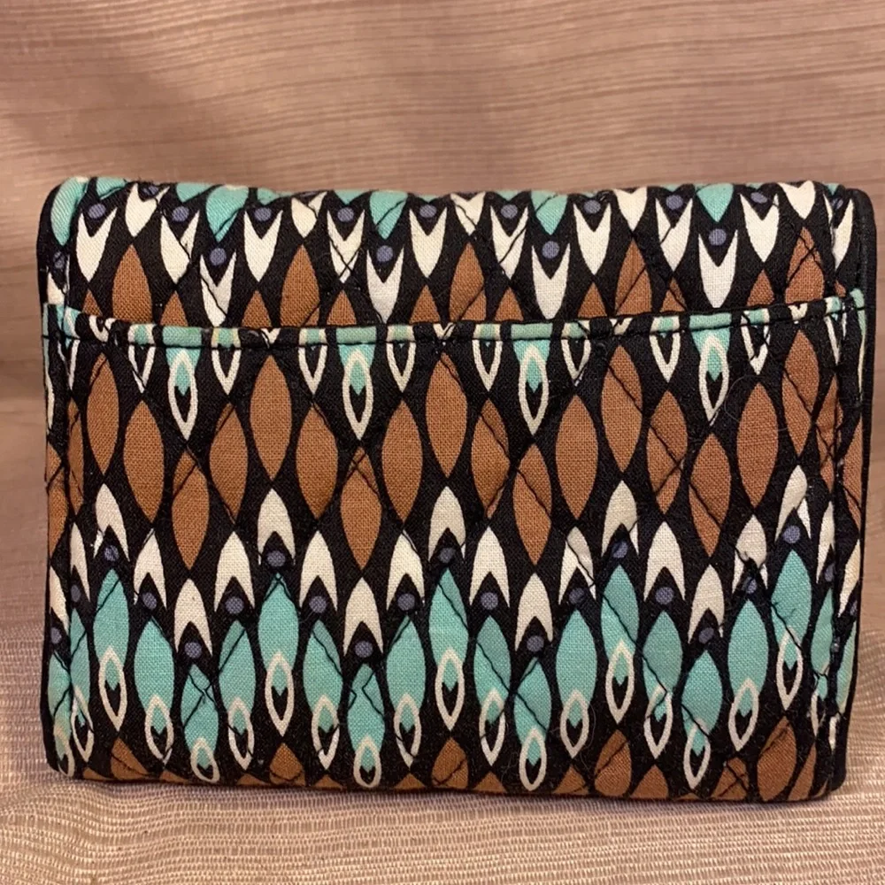 Vera Bradley almost NEW tri-fold wallet - Picture 2 of 16